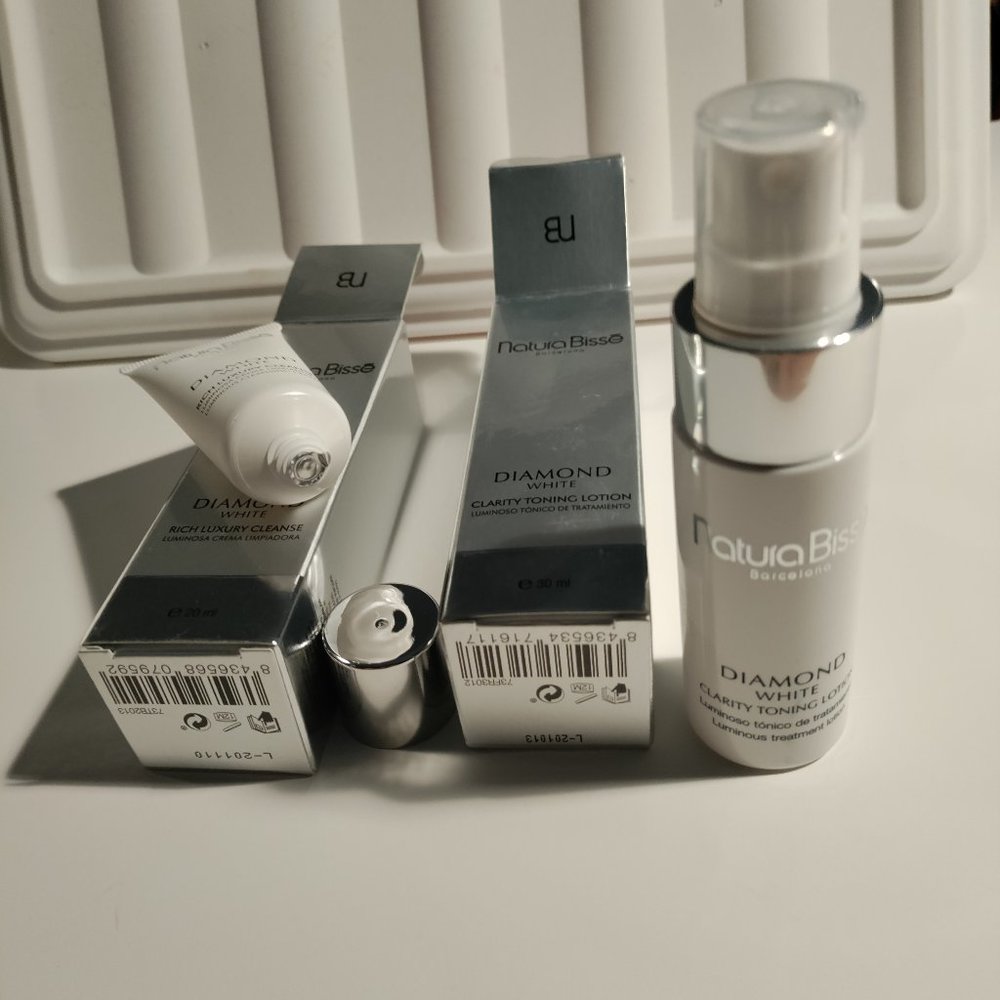 Natura Bisse Diamond Luminous Collection cleanser/toner set